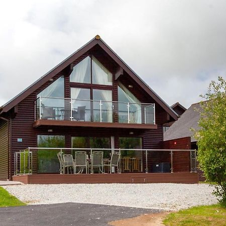 Kingfisher Hot Tub & Log Burner House On Premium Lakeside With Resort Facilities St Columb Major Екстер'єр фото