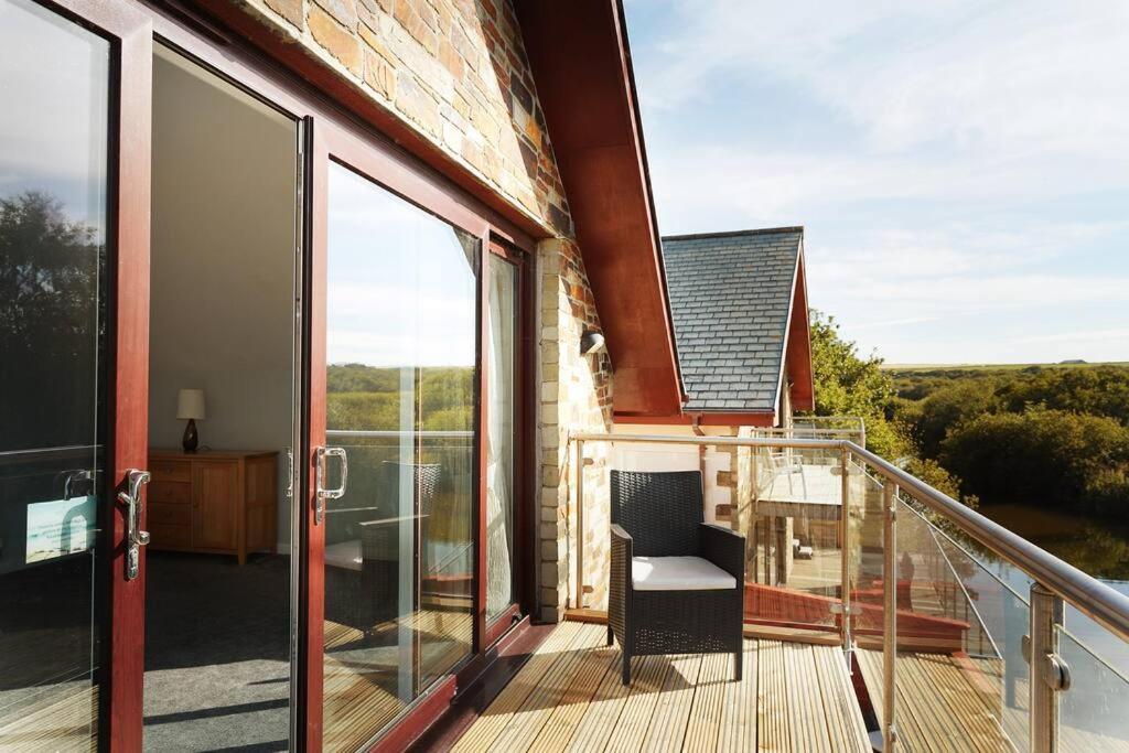 Kingfisher Hot Tub & Log Burner House On Premium Lakeside With Resort Facilities St Columb Major Екстер'єр фото