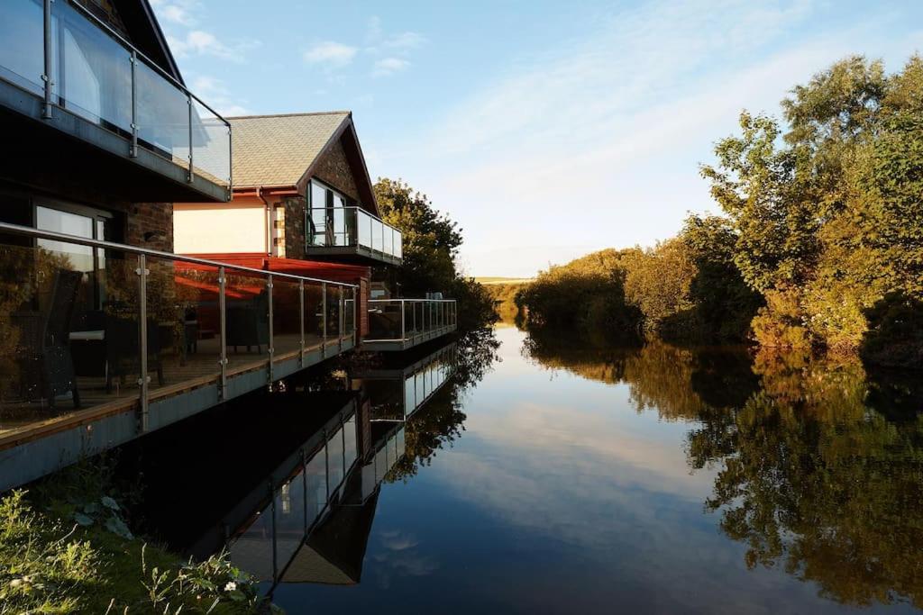 Kingfisher Hot Tub & Log Burner House On Premium Lakeside With Resort Facilities St Columb Major Екстер'єр фото