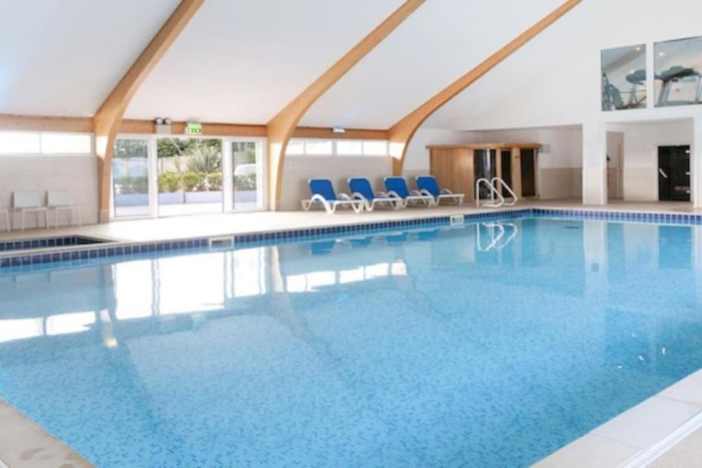 Kingfisher Hot Tub & Log Burner House On Premium Lakeside With Resort Facilities St Columb Major Екстер'єр фото